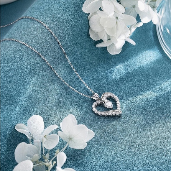 Gorgeous heart pendant with chain - Picture 2 of 4